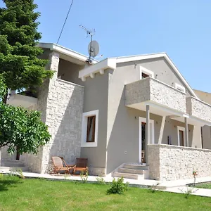 Lucica Guest house