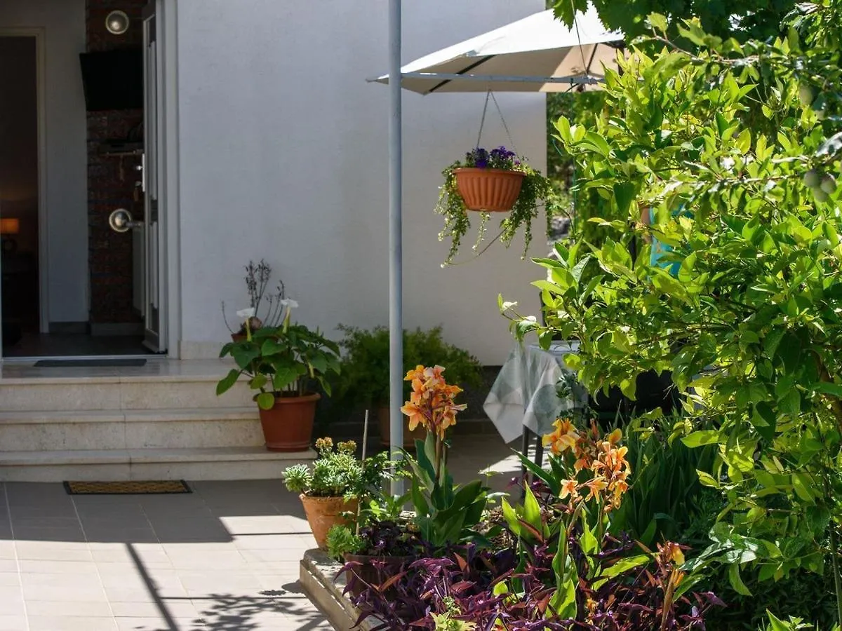 Guest house Apartments Beba - Peaceful Location Trogir