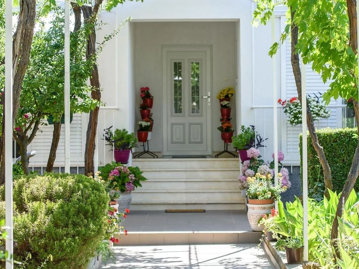 Apartments Beba - Peaceful Location Trogir Guest house