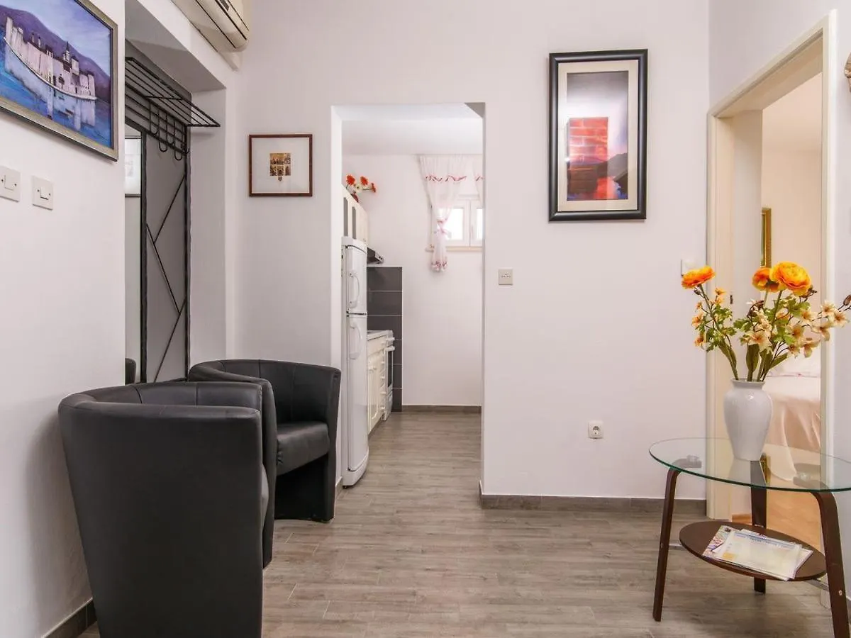 Guest house Apartments Beba - Peaceful Location Trogir