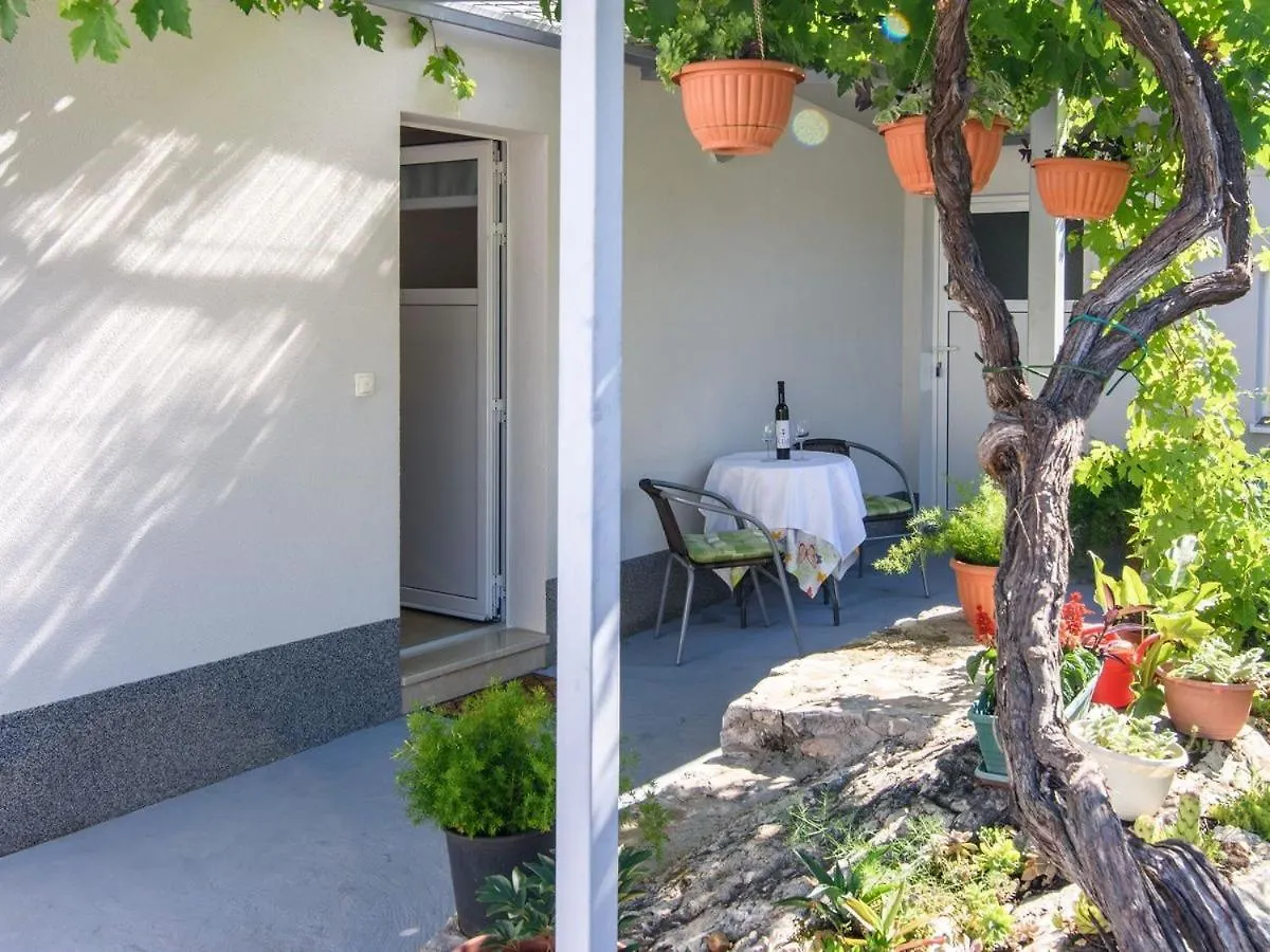 Guest house Apartments Beba - Peaceful Location Trogir Croatia