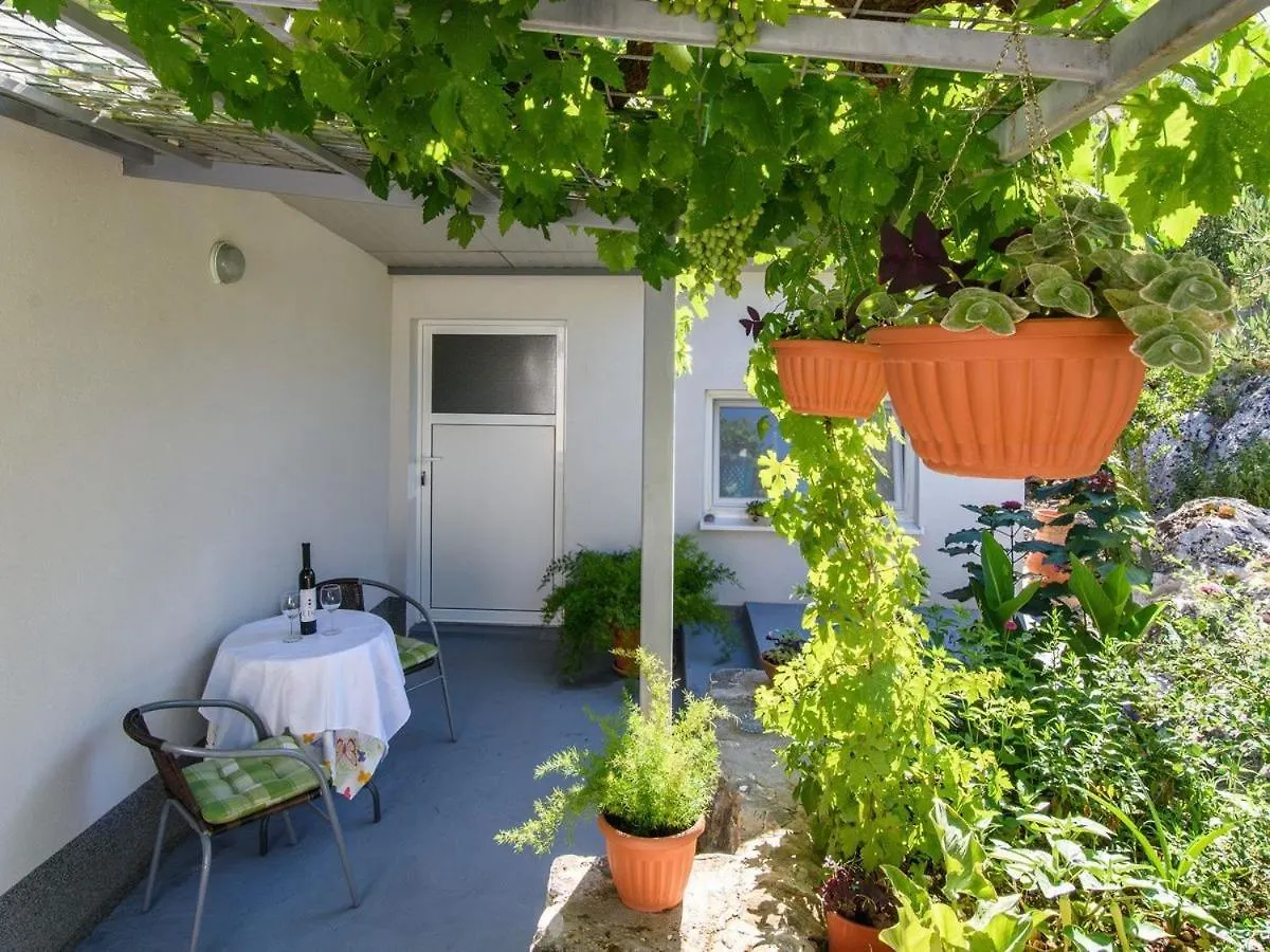 Guest house Apartments Beba - Peaceful Location Trogir
