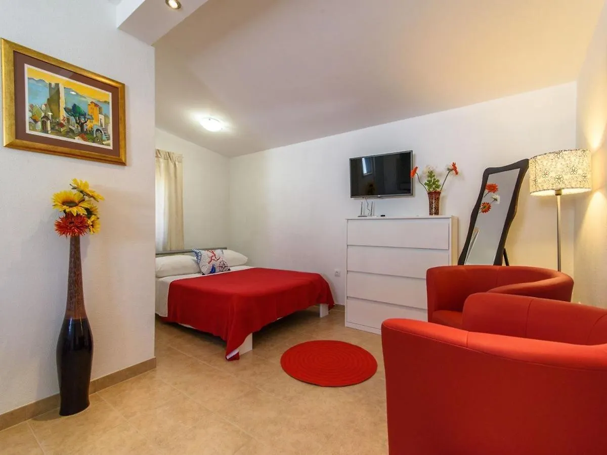 Apartments Beba - Peaceful Location Trogir Guest house